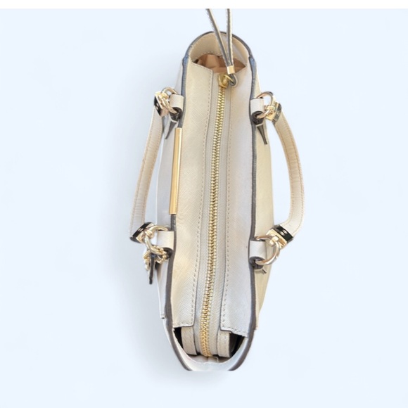 COACH Maddison Saffiano Mini Messenger Bag with authentic certificate) - Picture 6 of 10